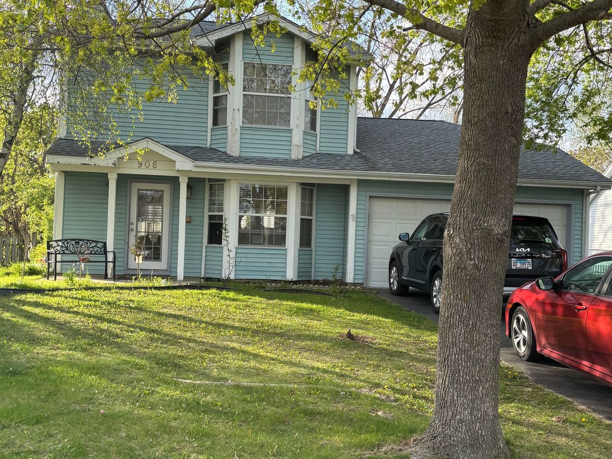 906 Knightsbridge Drive, Island Lake, IL 60042