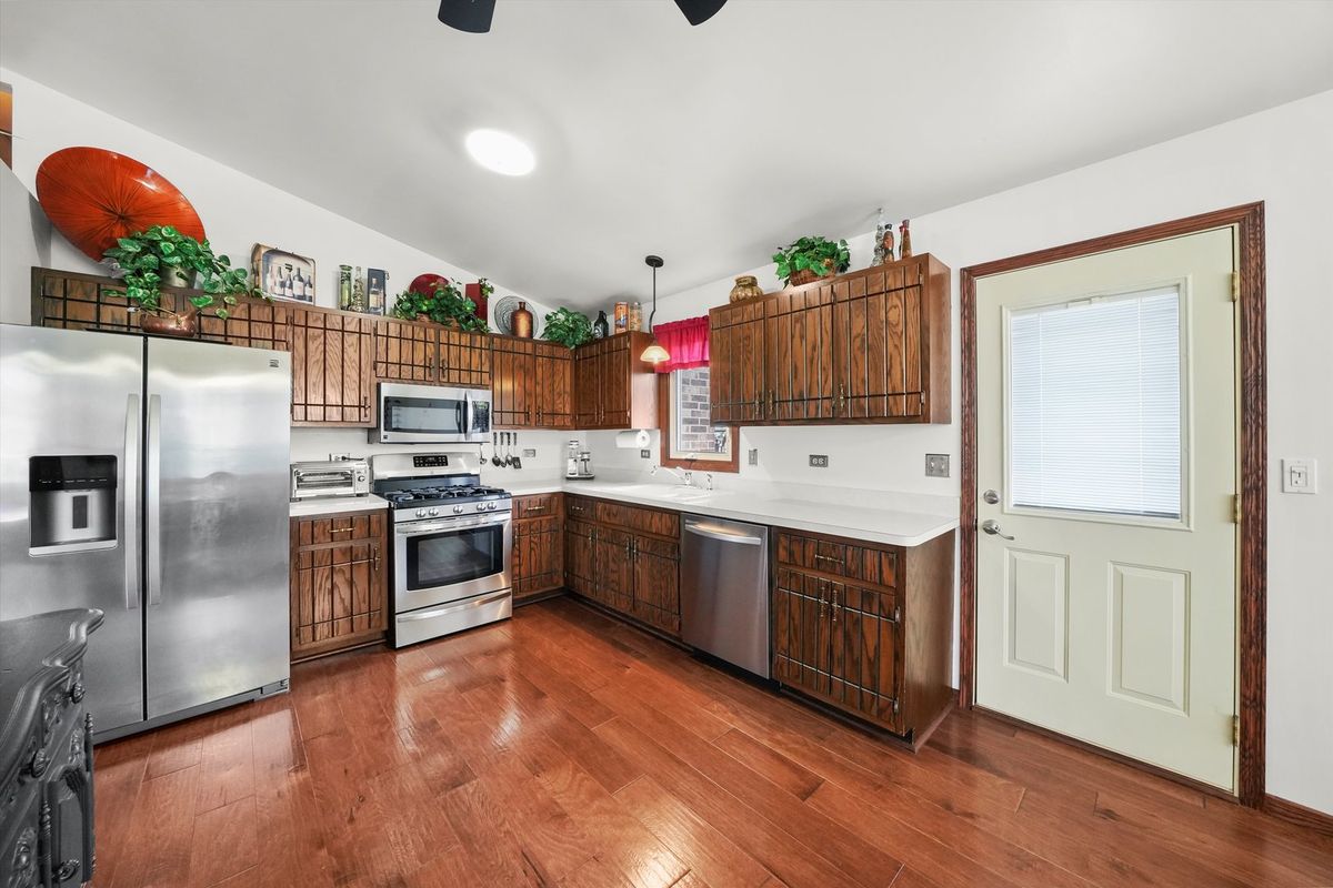 12820 S Blossom Drive, Alsip, IL 60803