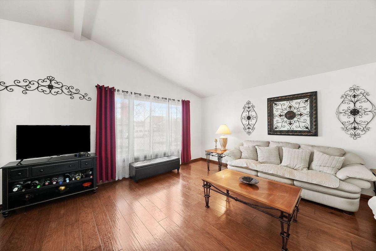 12820 S Blossom Drive, Alsip, IL 60803