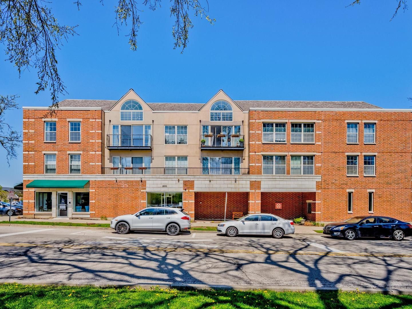 1800 Dewes Street #305 — Glenview, IL 60025