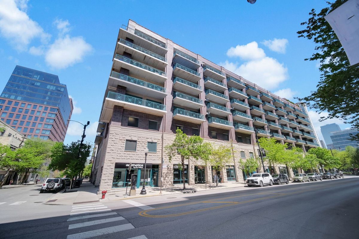920 MADISON Street, Chicago, IL 60607