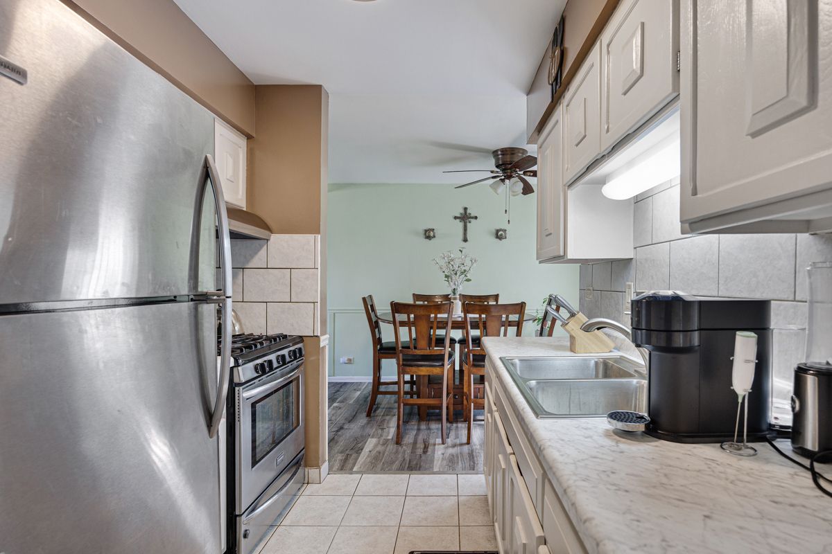 4096 Quincy Court, Streamwood, IL 60107