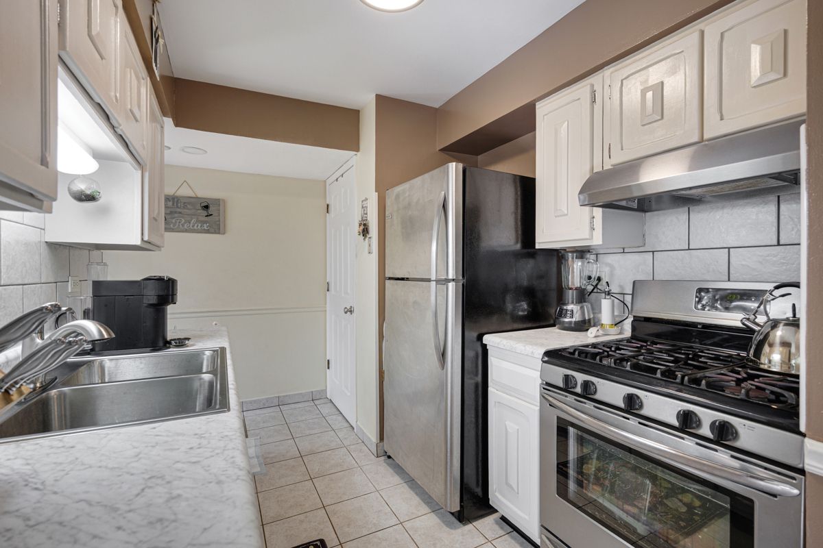 4096 Quincy Court, Streamwood, IL 60107