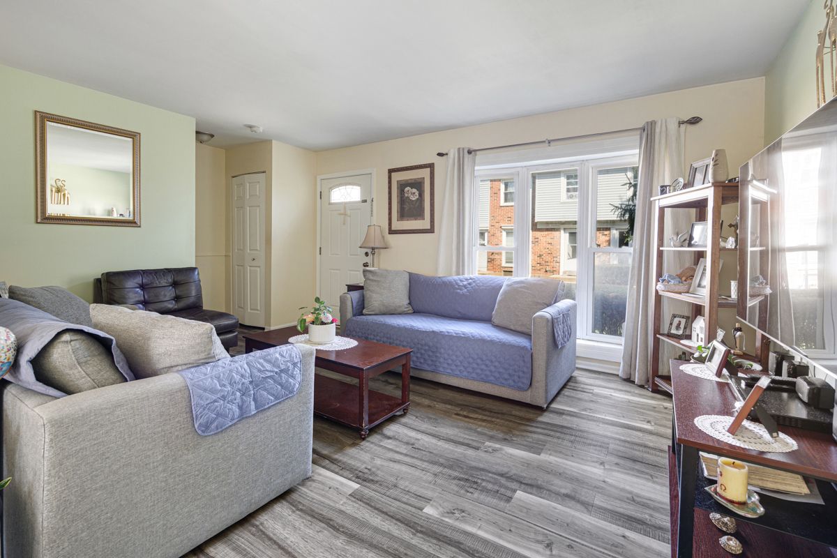 4096 Quincy Court, Streamwood, IL 60107