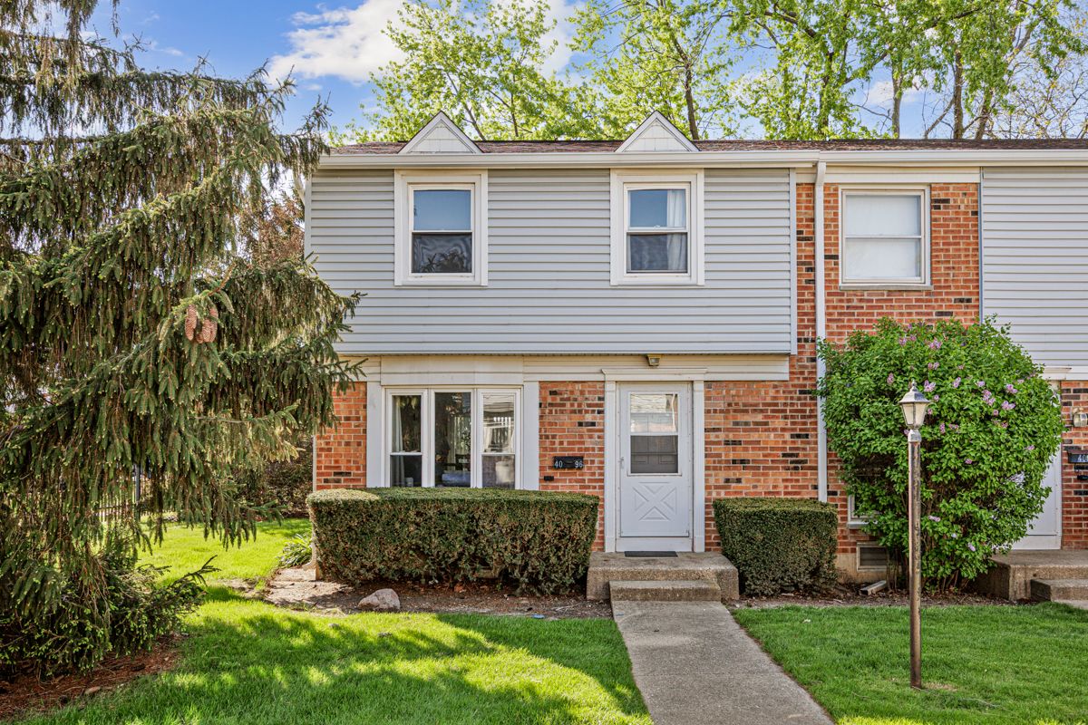 4096 Quincy Court — Streamwood, IL 60107