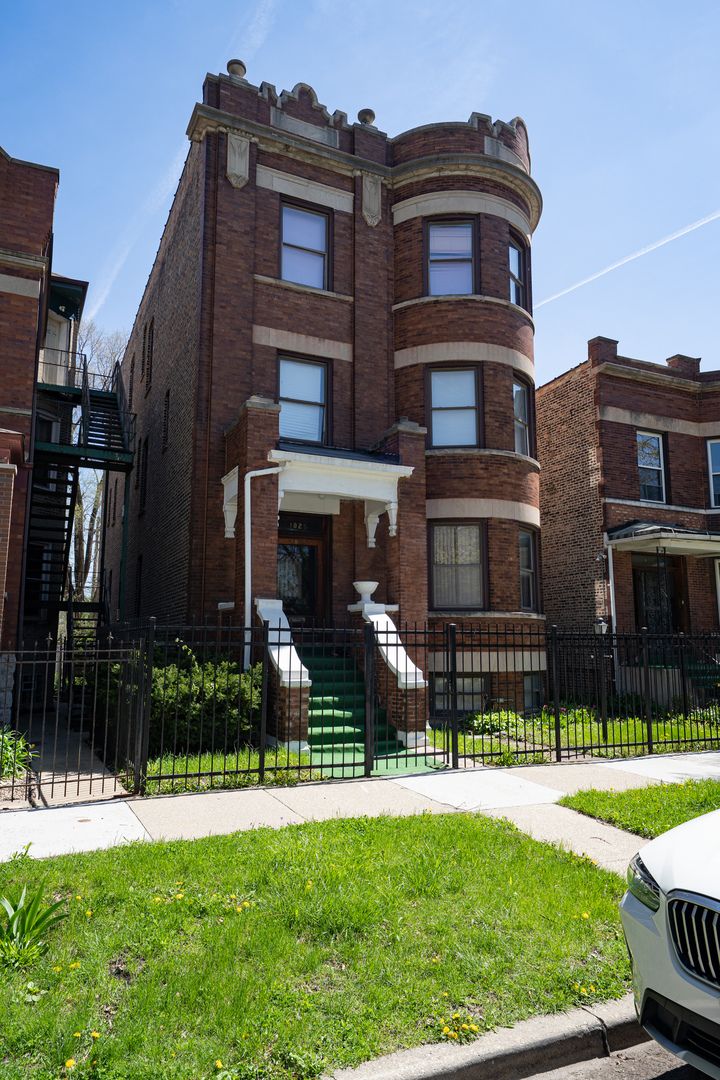 1825 S Troy Street — Chicago, IL 60623