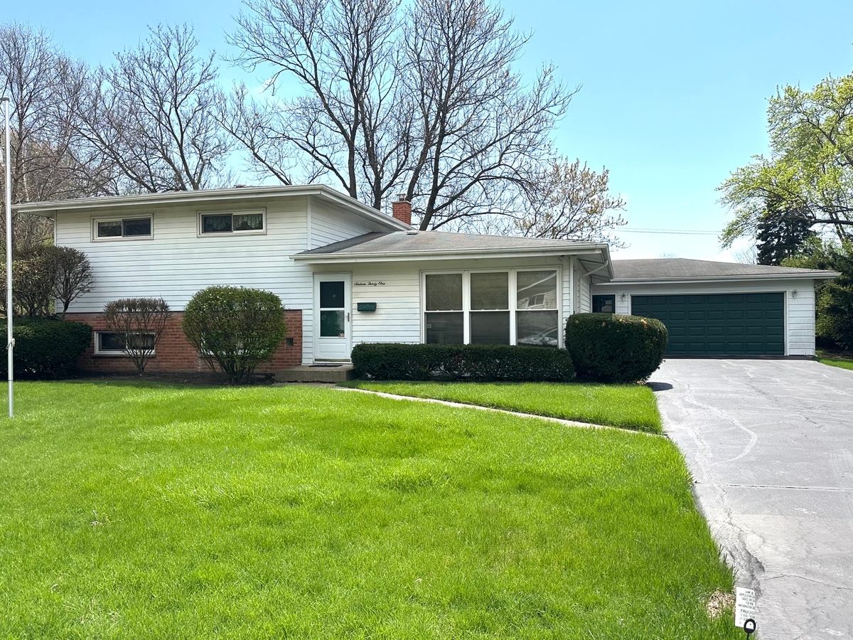 1631 Garand Drive, Deerfield, IL 60015