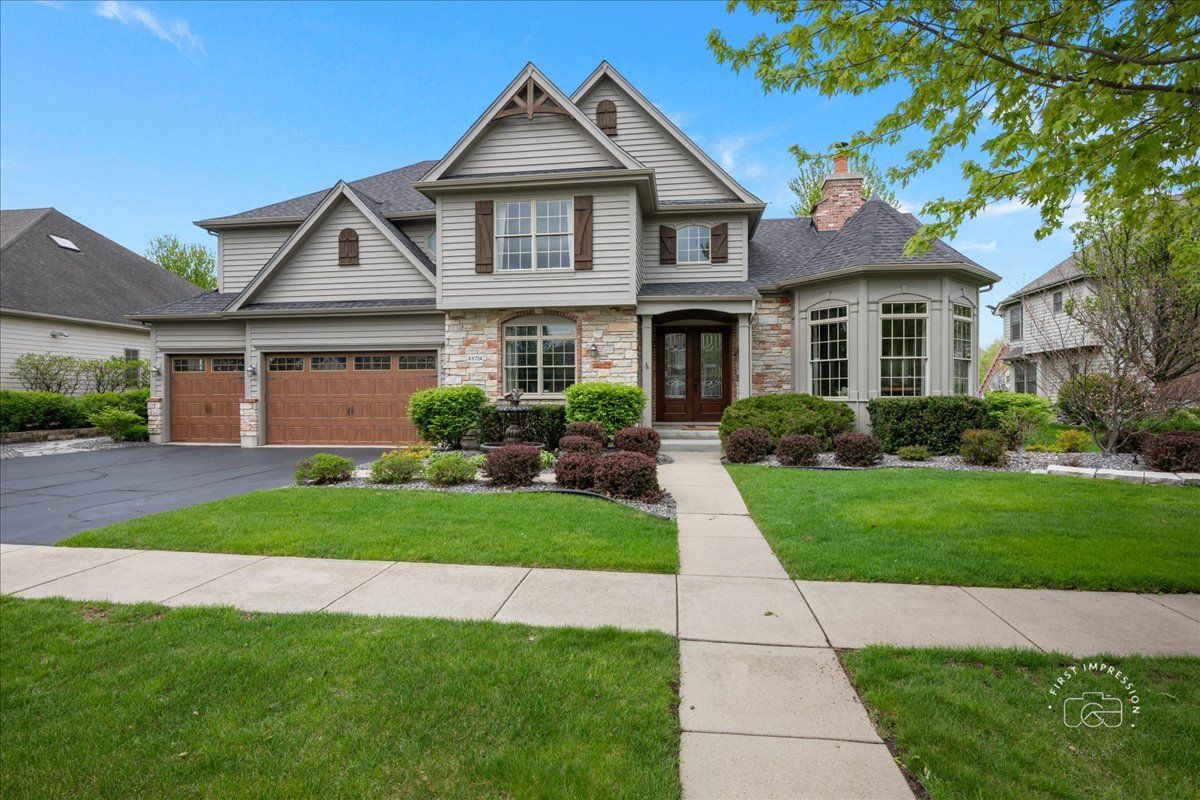 4N734 BLUE LAKE Circle, St. Charles, IL 60175