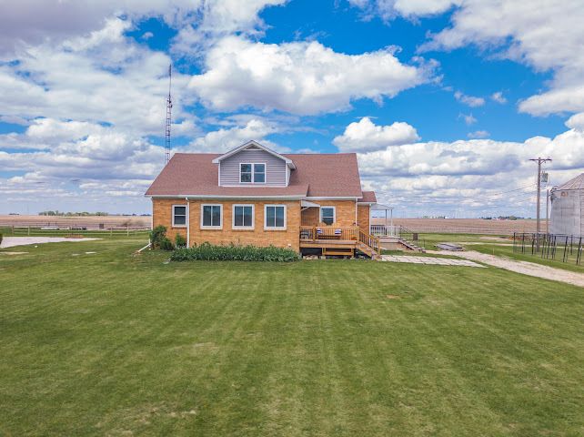 2950 County Road 1100 N — El Paso, IL 61738