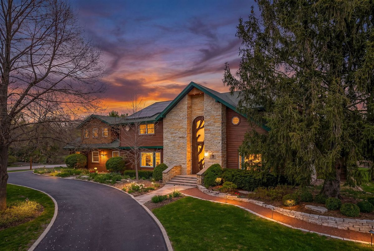 10 Elm Street, Hawthorn Woods, IL 60047