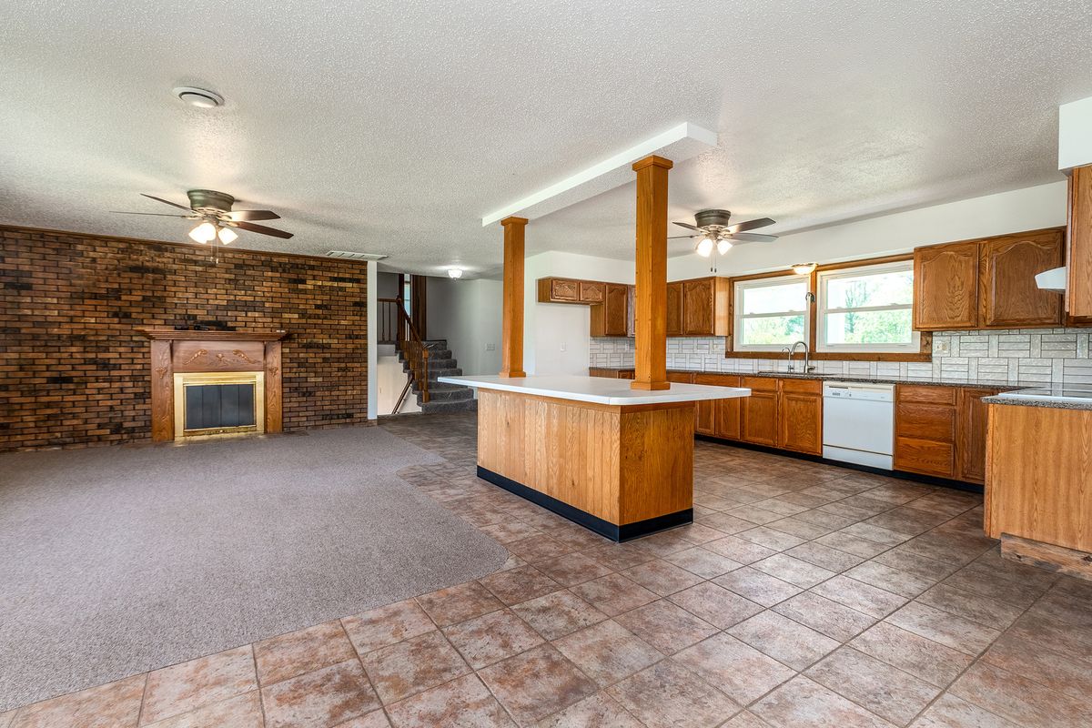 1040 Skyline Drive, Cobden, IL 62920