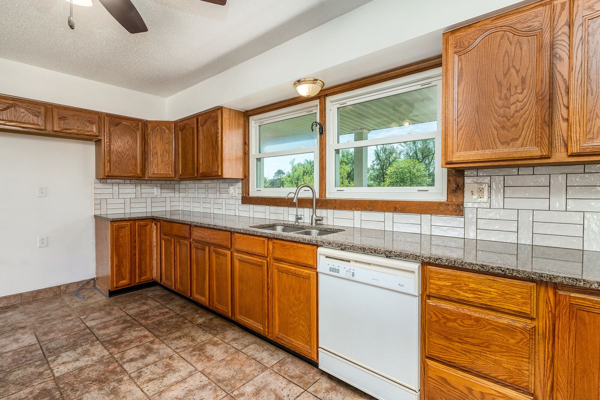 1040 Skyline Drive, Cobden, IL 62920