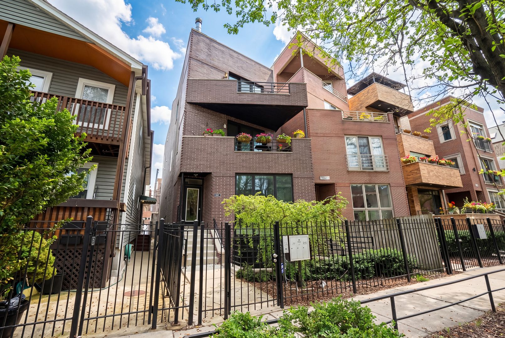 1043 N Winchester Avenue #3 — Chicago, IL 60622