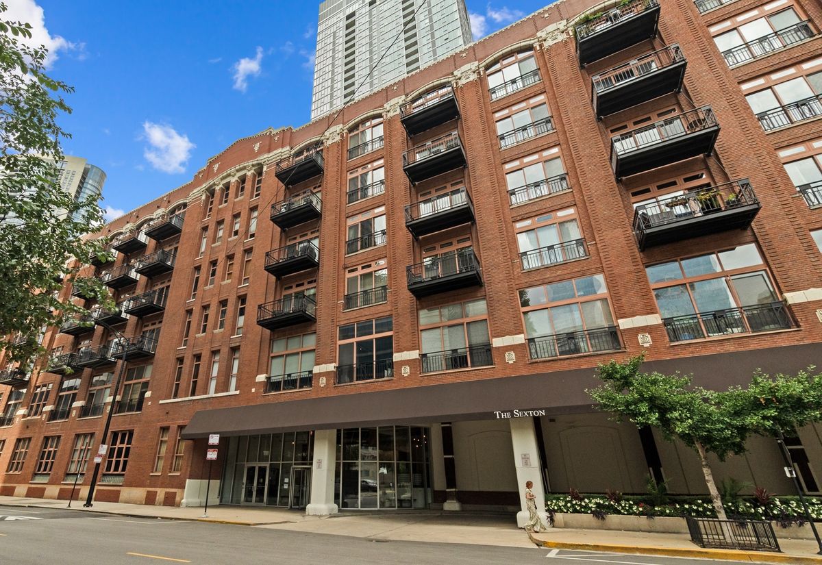 360 Illinois Street, Chicago, IL 60654