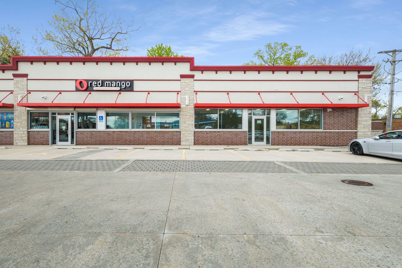 1605 S River Road #B — Des Plaines, IL 60018