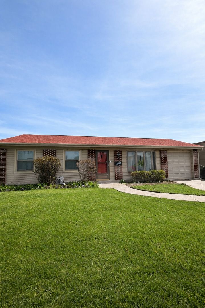 8045 NORTHWAY Drive, Hanover Park, IL 60133