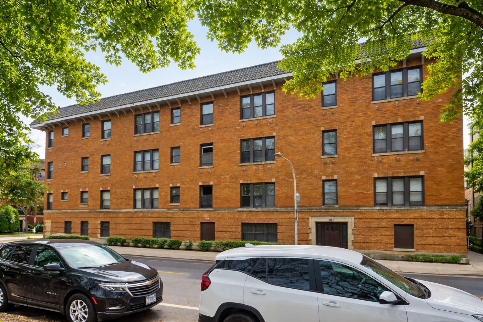 2125 E 67th Street #2W — Chicago, IL 60649