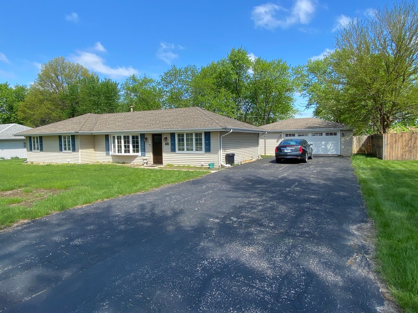 3825 Leominster Avenue — Joliet, IL 60431