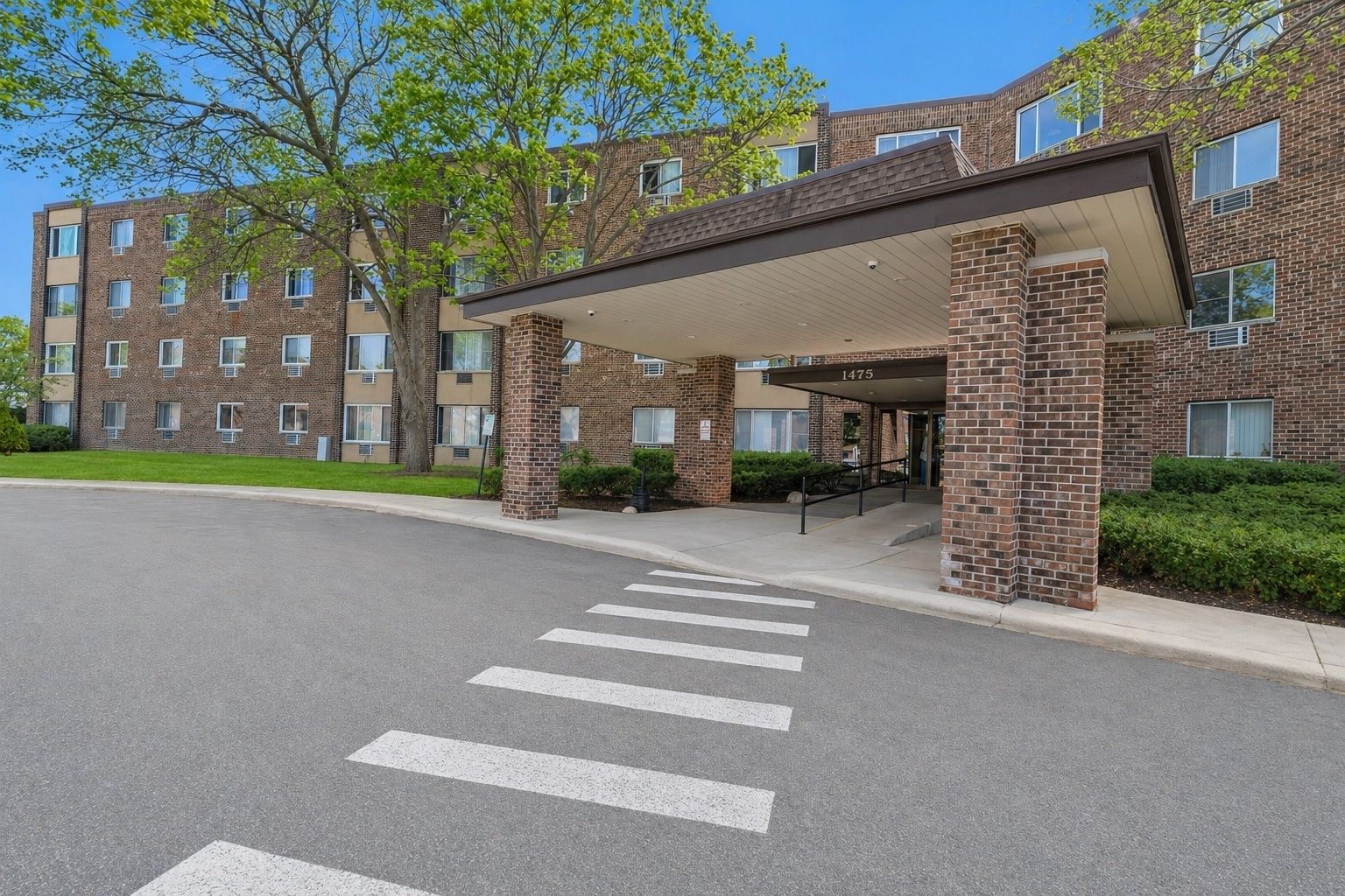 1475 Rebecca Drive #310 — Hoffman Estates, IL 60169