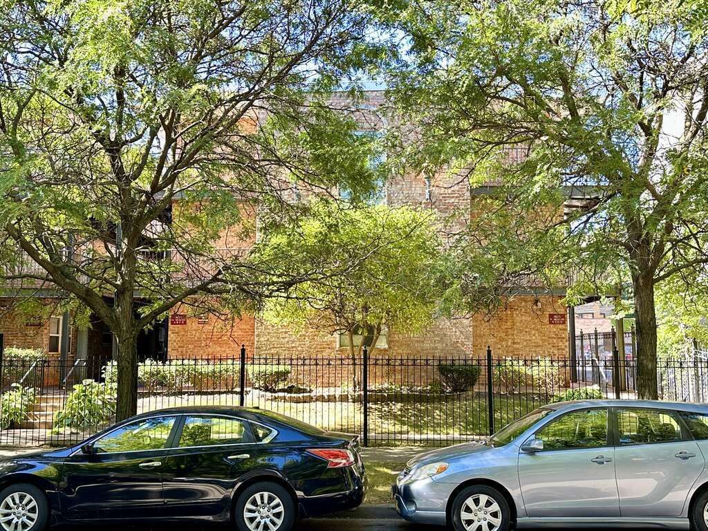 4616 Beacon Street — Chicago, IL 60640