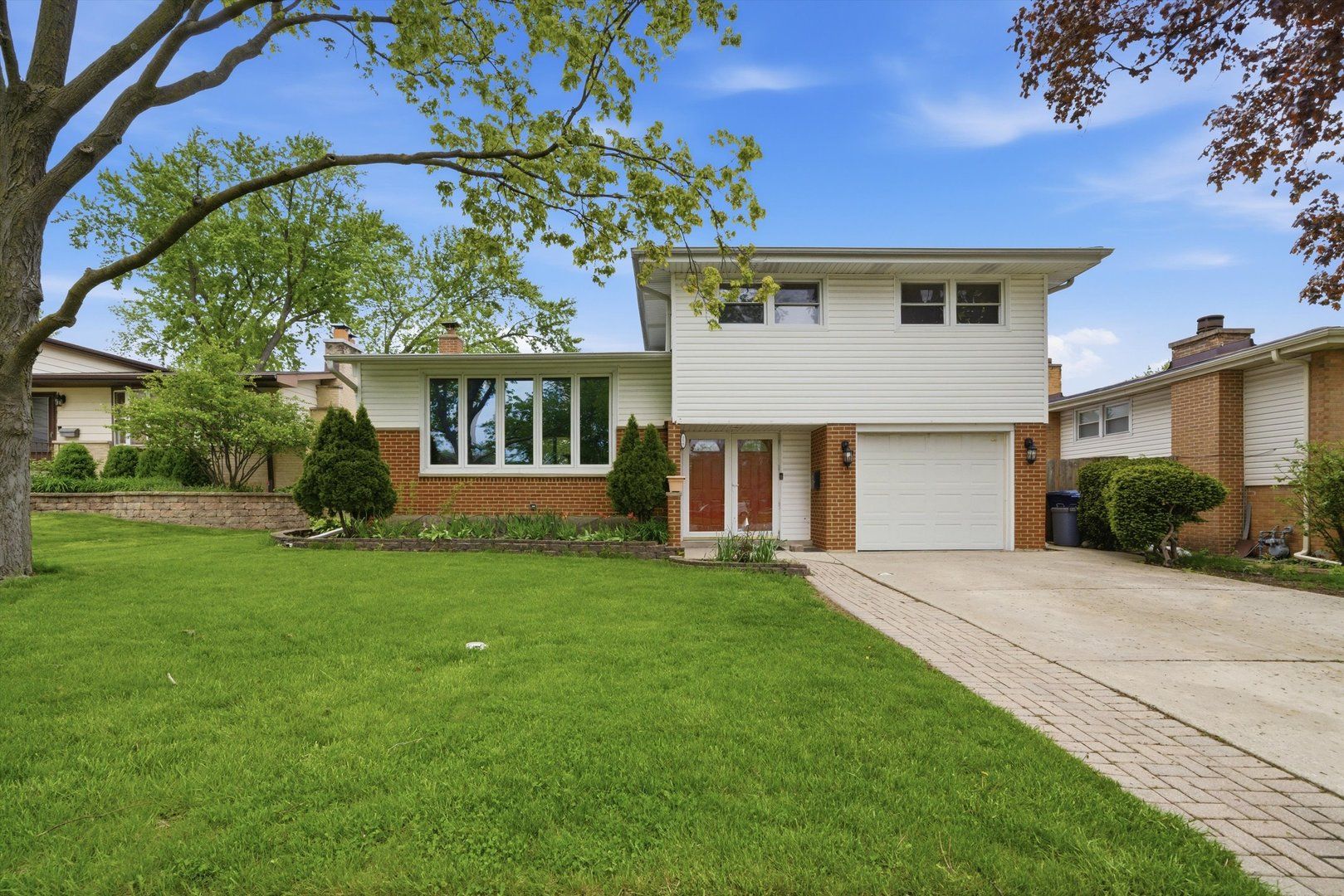 166 W Bradley Street — Des Plaines, IL 60016