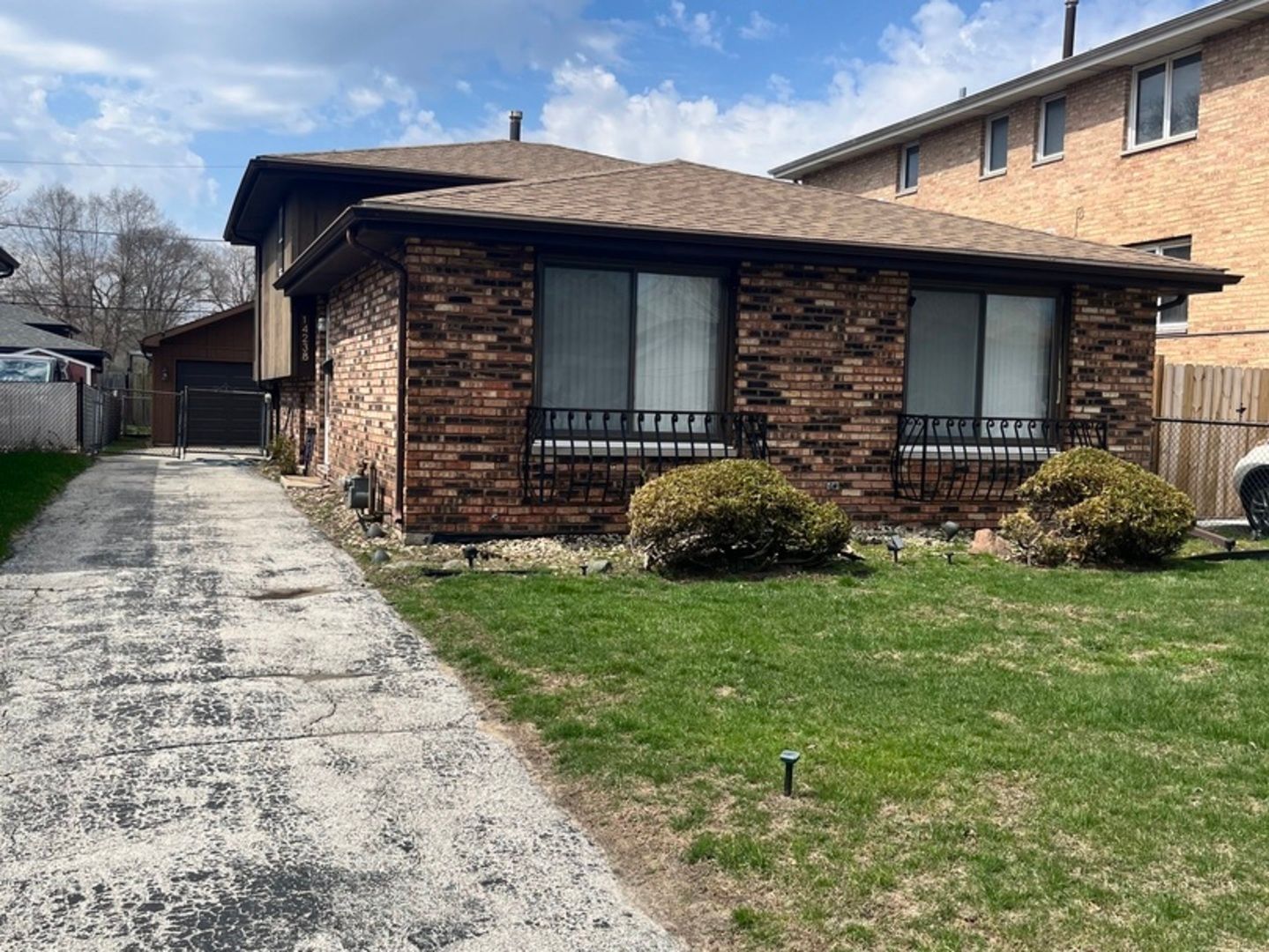 14238 S Manistee Avenue — Burnham, IL 60633