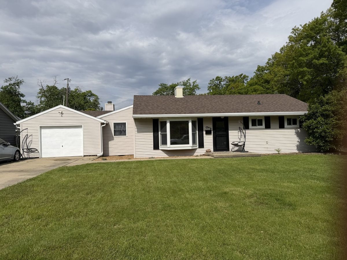 1 Cottonwood Street, Bloomington, IL 61701