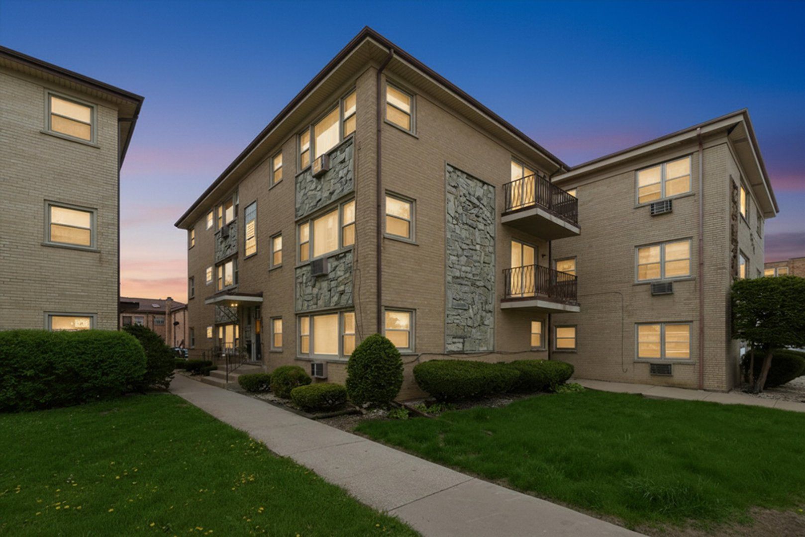 7709 W Marwood Avenue #3S — Elmwood Park, IL 60707