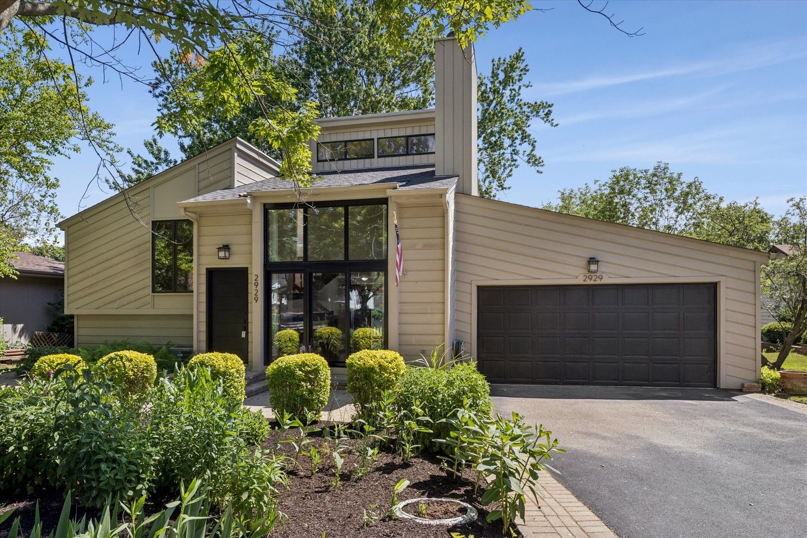 2929 NorthCreek Drive — Woodridge, IL 60517