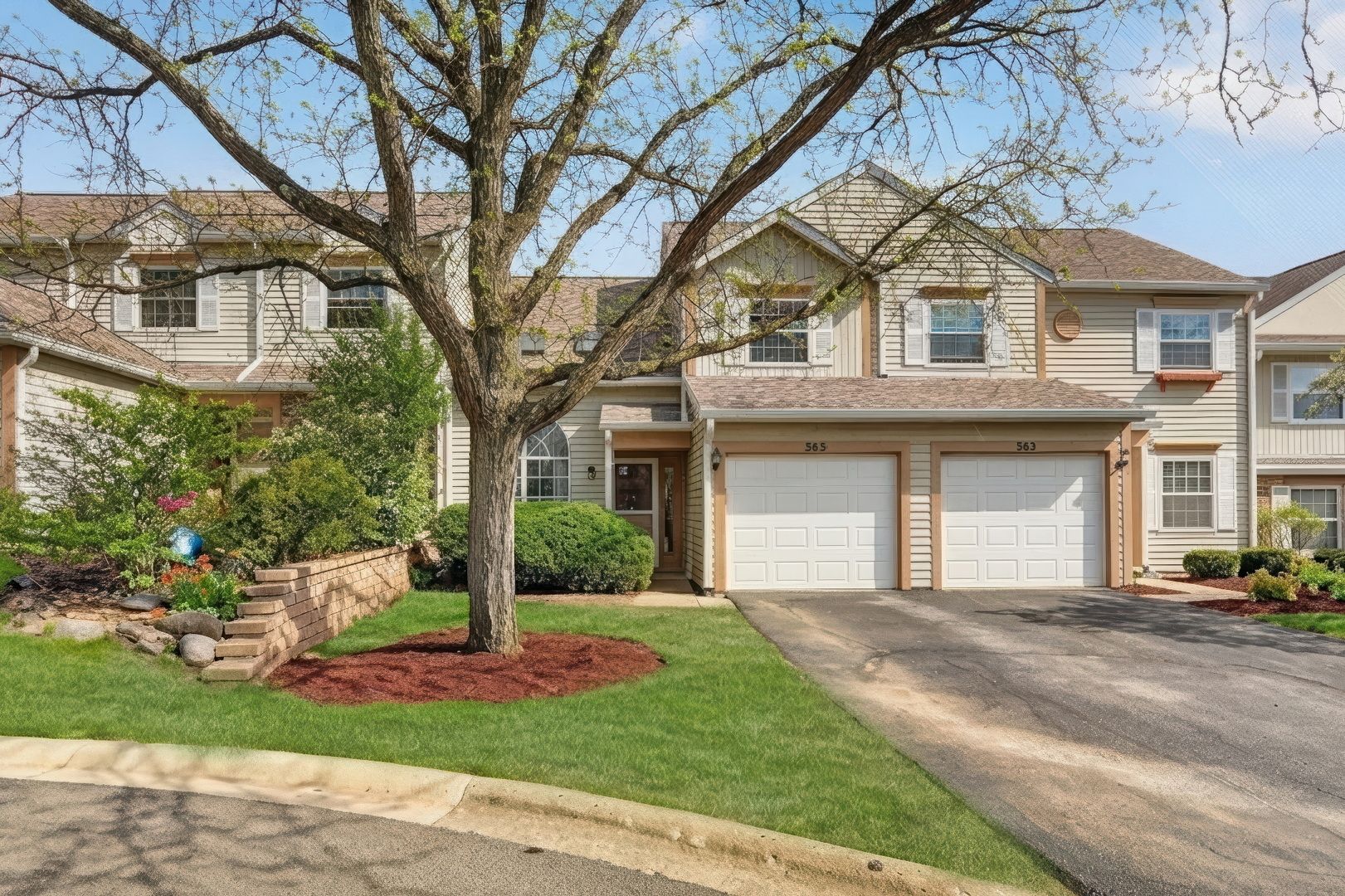 565 Ascot Lane — Streamwood, IL 60107