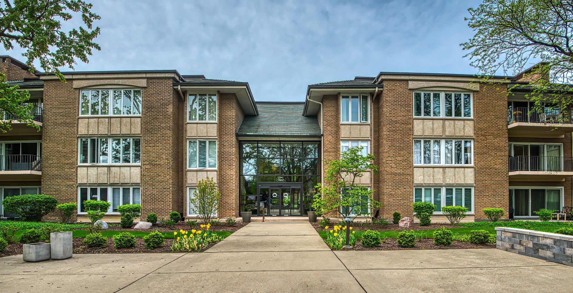 2 Oak Brook Club Drive #C103 — Oak Brook, IL 60523