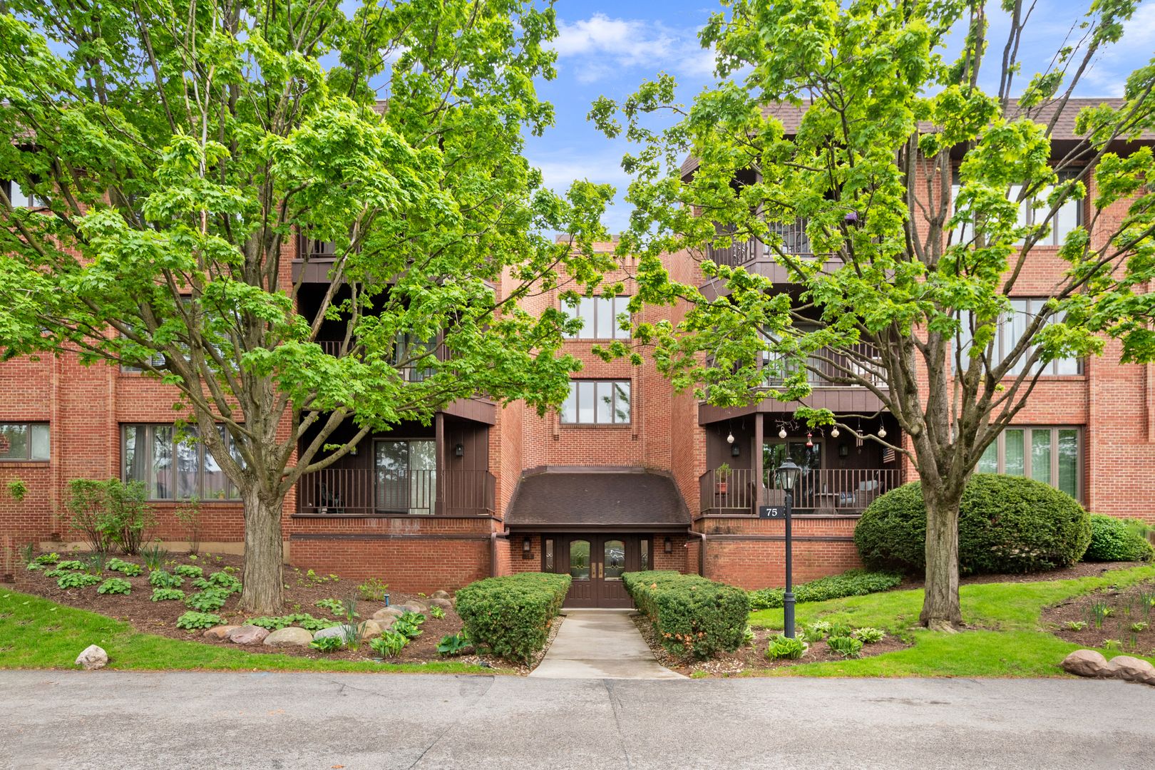 75 BOARDWALK Place #203 — Park Ridge, IL 60068