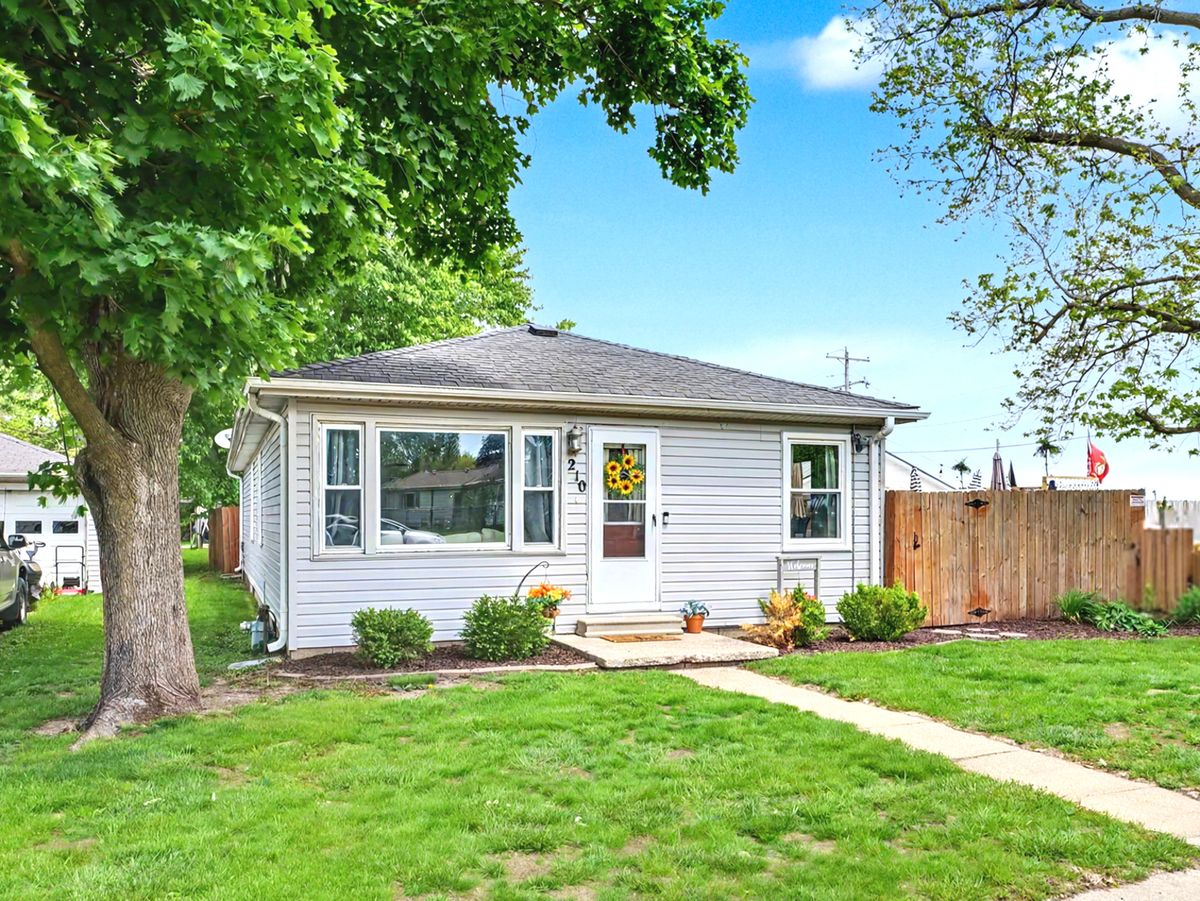 210 North Street, Fisher, IL 61843