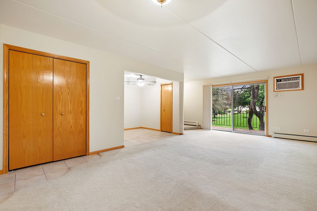14016 Waterbury Drive #1404, Crestwood, IL 60418