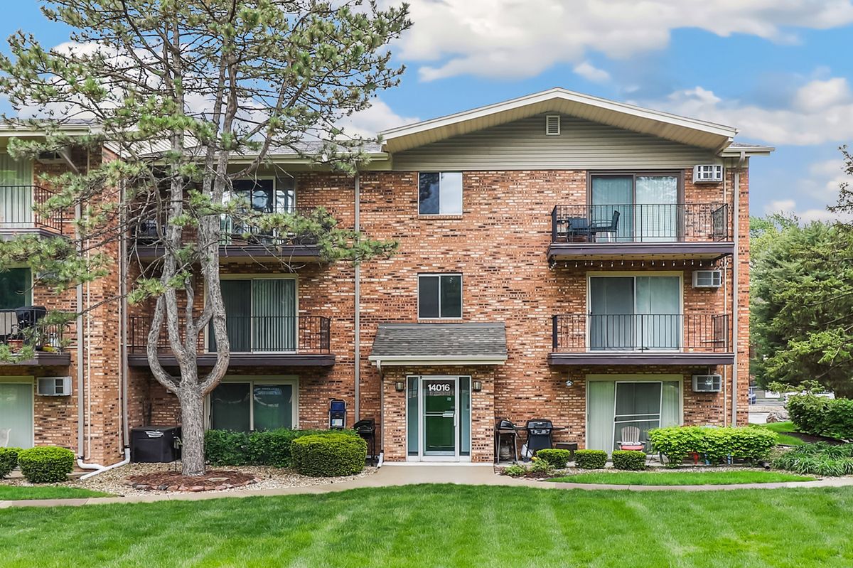 14016 Waterbury Drive, Crestwood, IL 60418