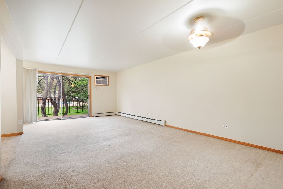 14016 Waterbury Drive #1404, Crestwood, IL 60418