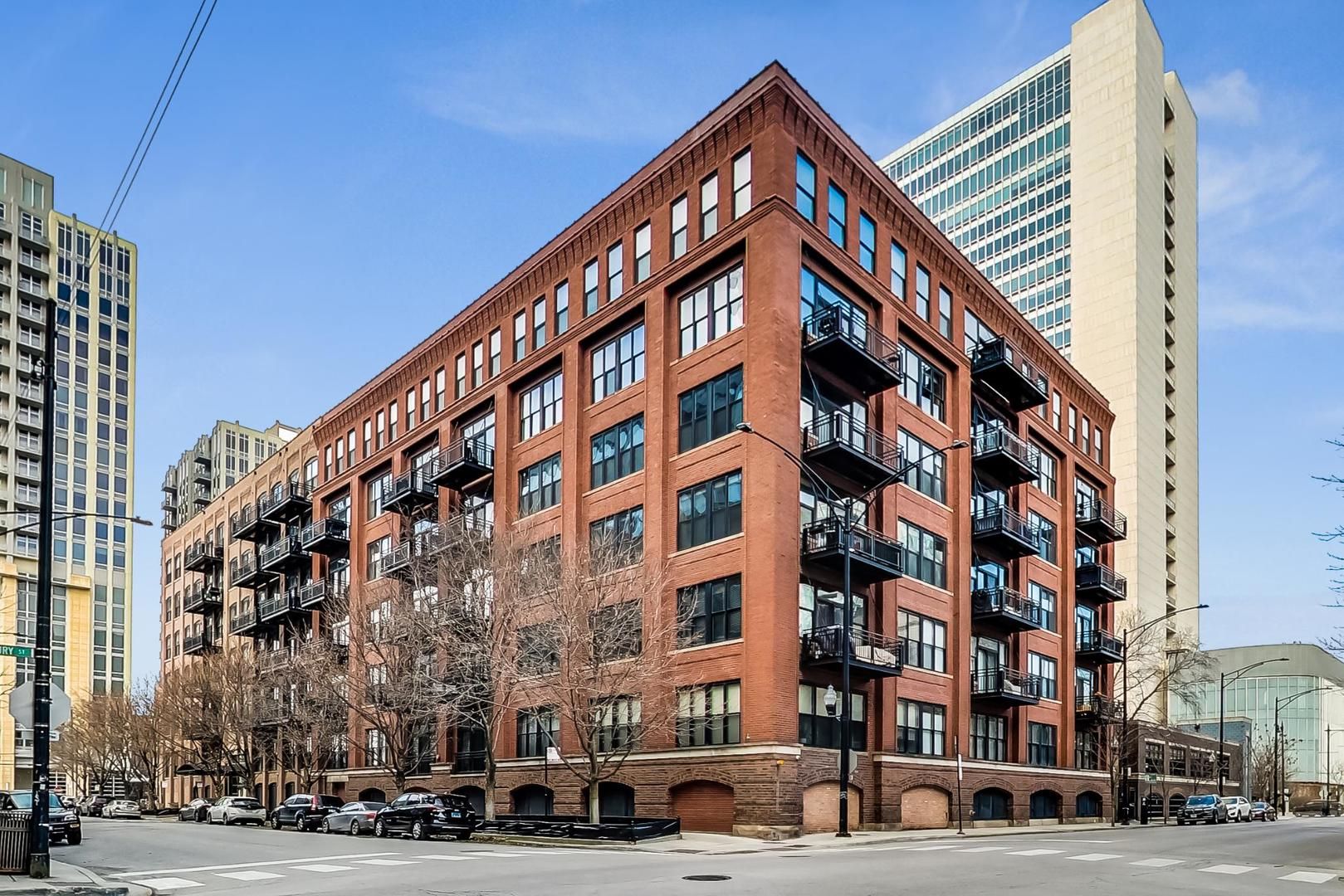 520 HURON Street — Chicago, IL 60654