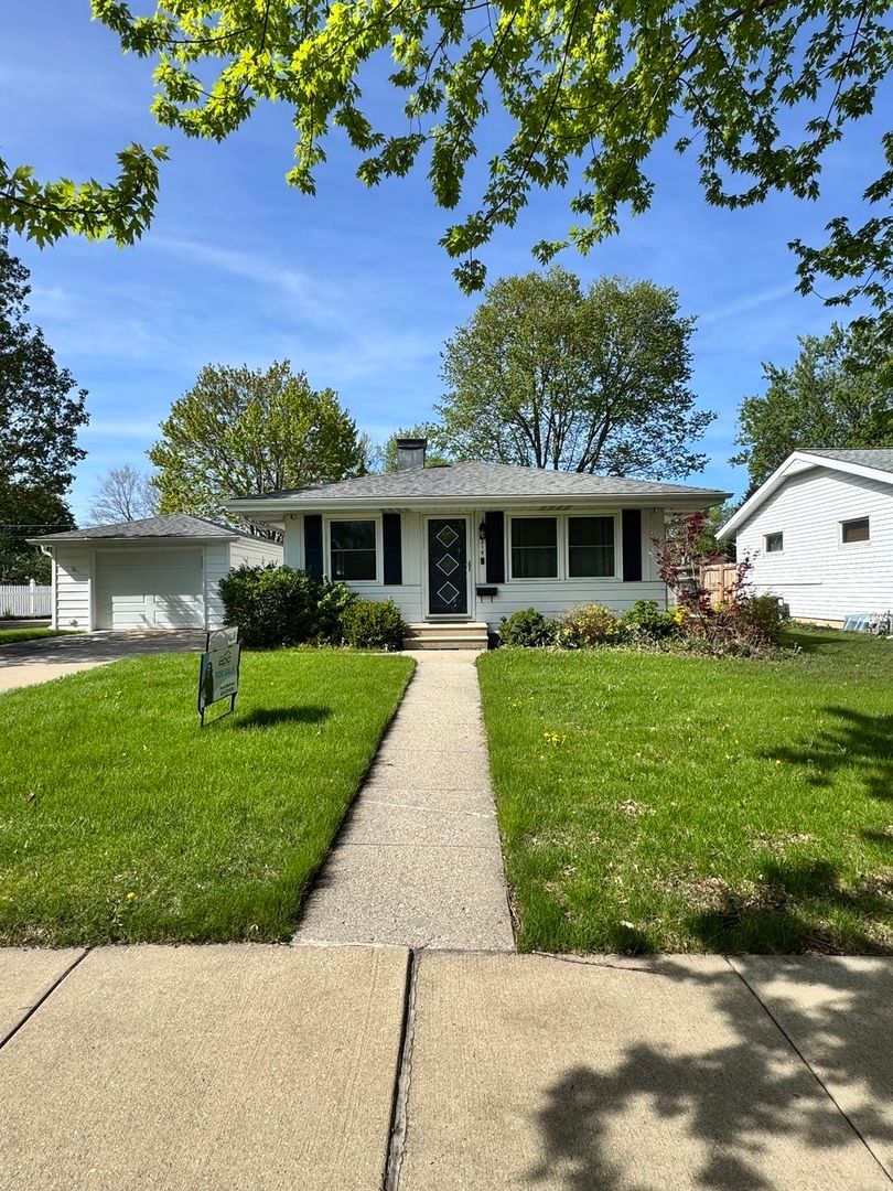 219 River Drive — DeKalb, IL 60115