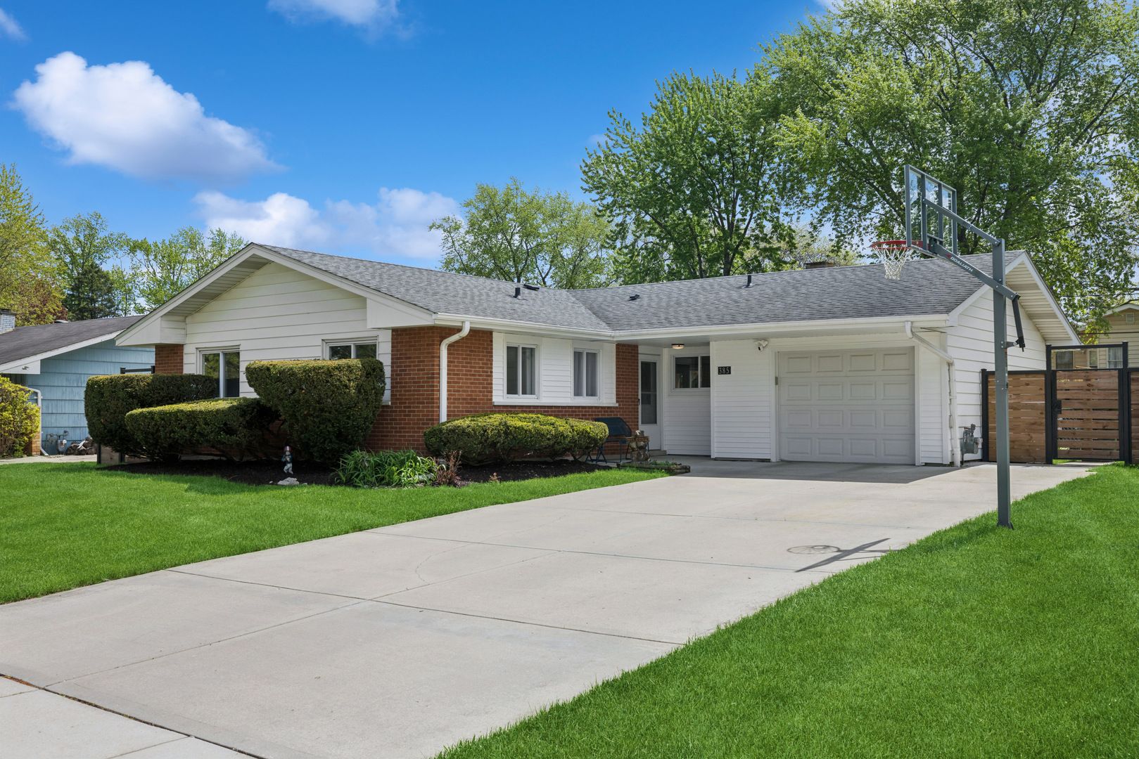 385 Lafayette Lane — Hoffman Estates, IL 60169