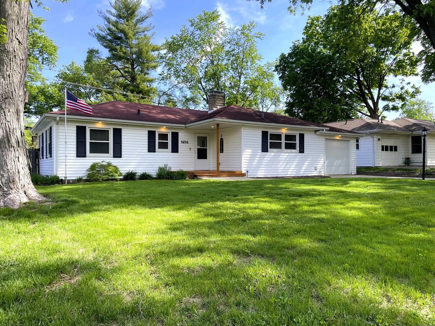 1608 Chevy Chase Drive — Champaign, IL 61821