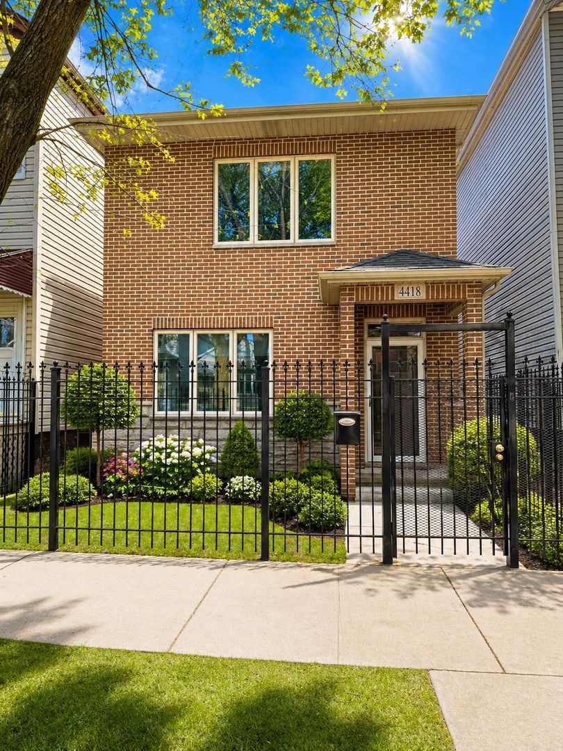 4418 S Wallace Street — Chicago, IL 60609