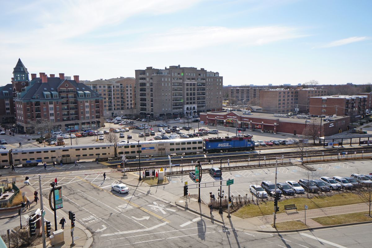 201 N Vail Avenue #207, Arlington Heights, IL 60004