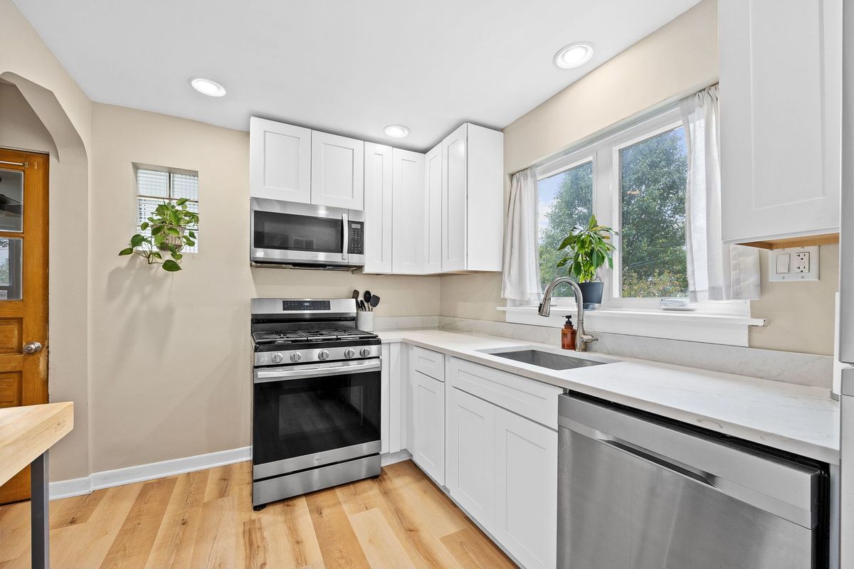 3311 Sunnyside Ave, Brookfield, IL 60513 — photo 8
