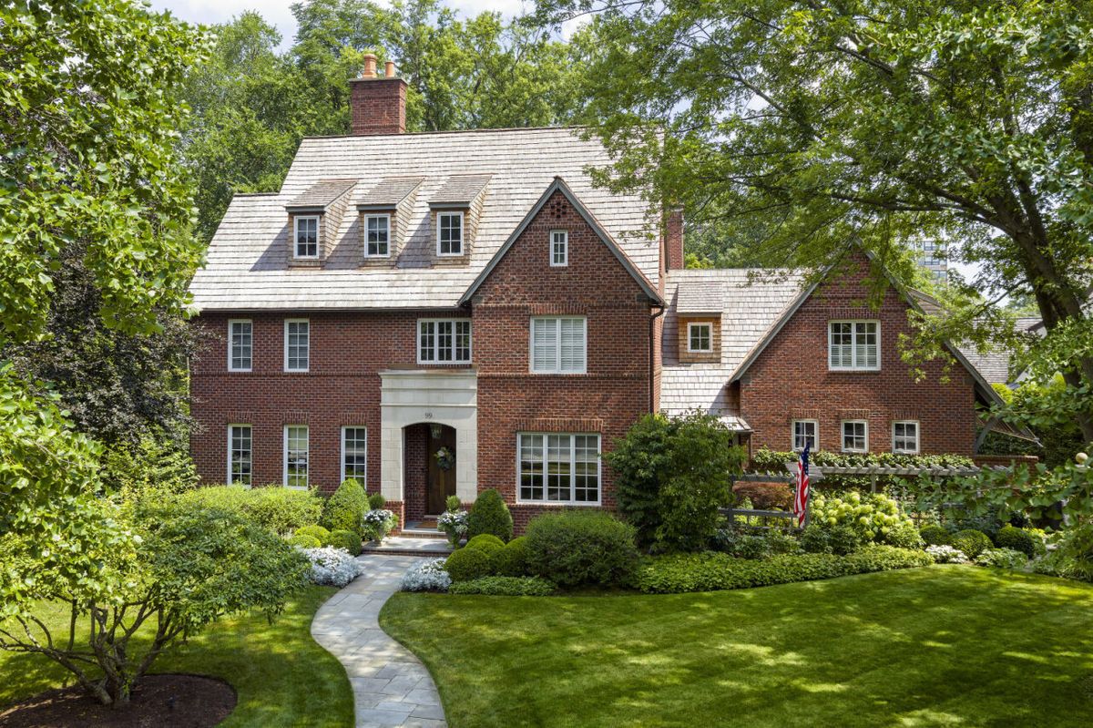 99 Tudor Place, Kenilworth, IL 60043