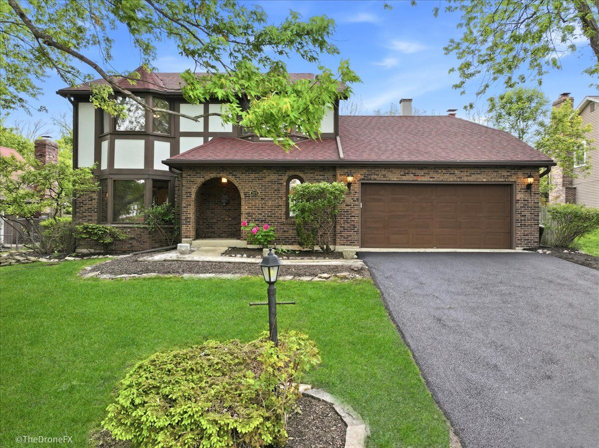 22W324 McCarron Road — Glen Ellyn, IL 60137