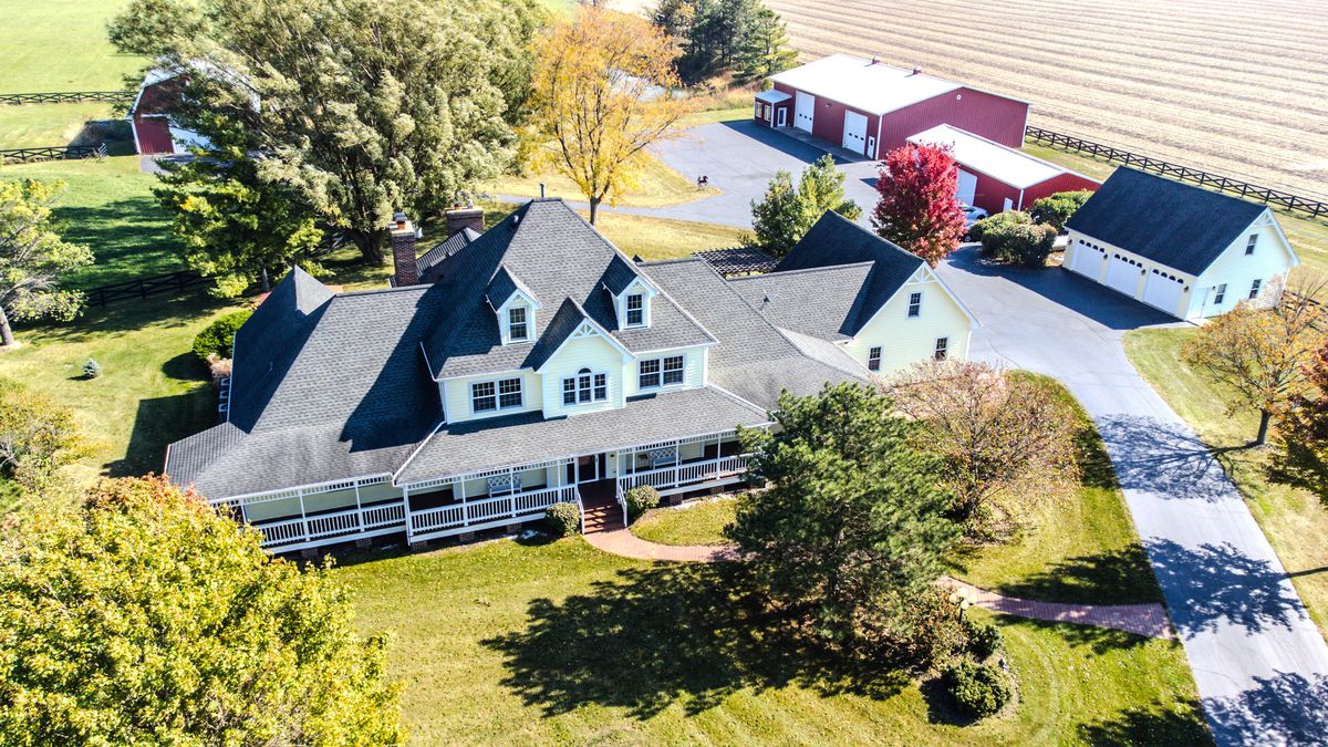9N321 BARRON Road, Maple Park, IL 60151