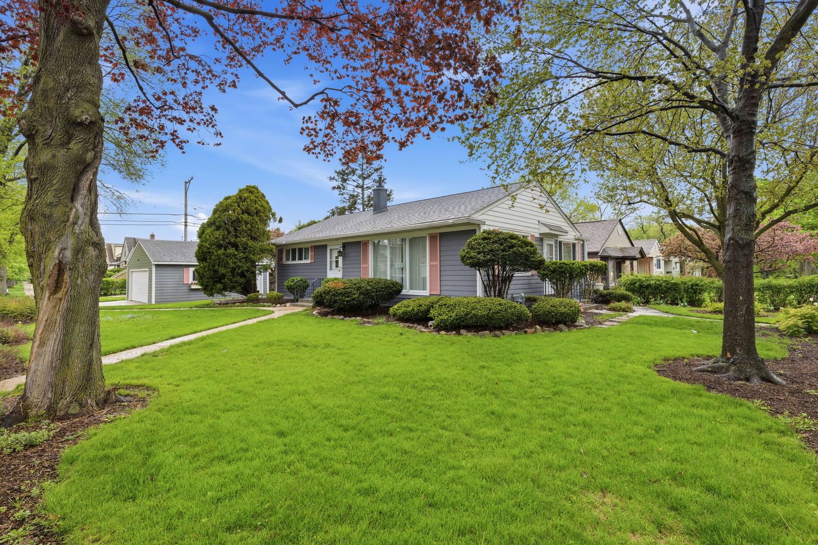1844 Lemar Avenue — Evanston, IL 60201