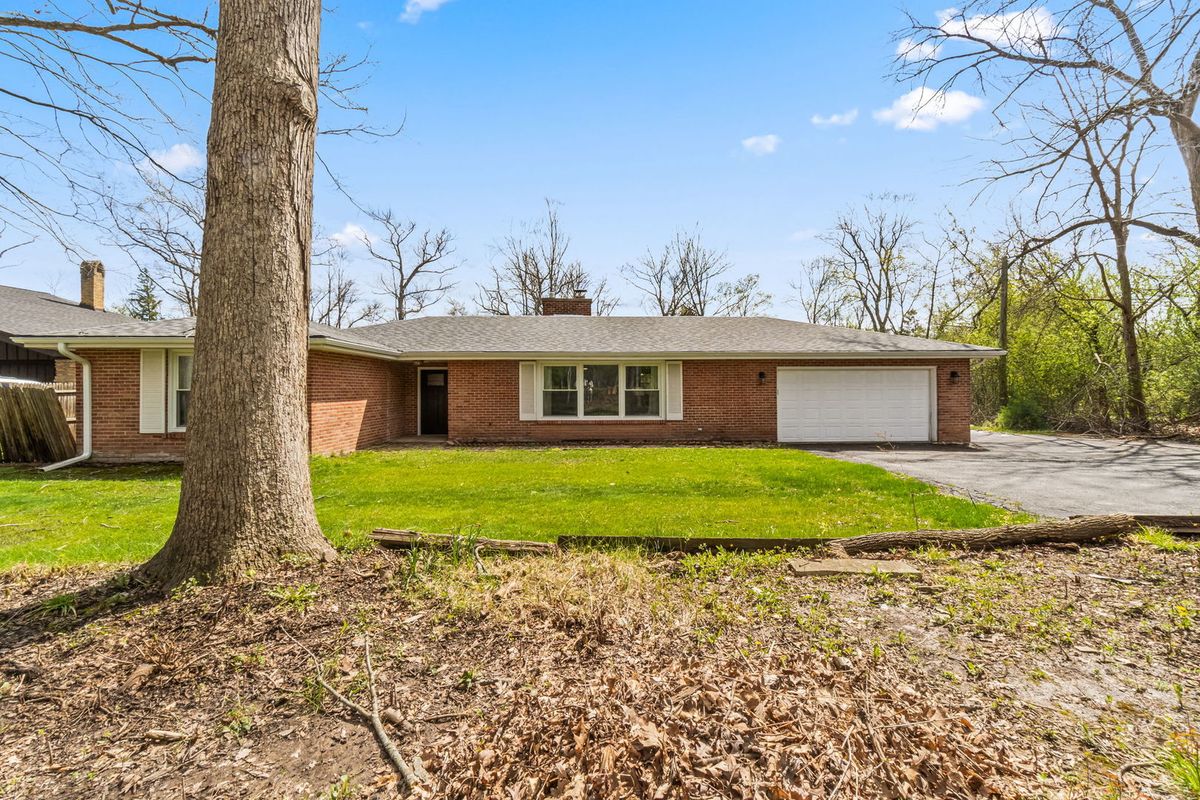 219 Sheridan Road, Lake Bluff, IL 60044