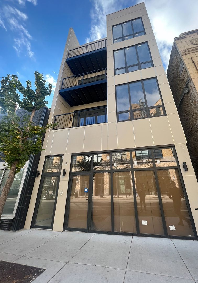 3244 Lincoln Avenue, Chicago, IL 60657