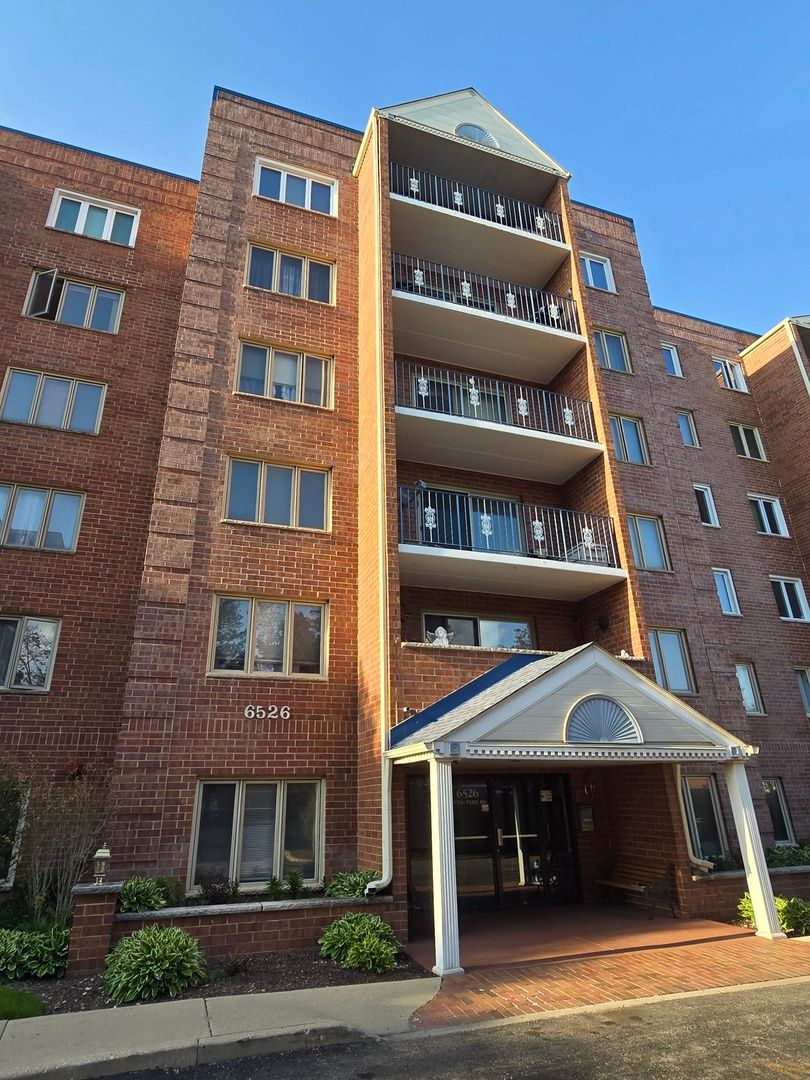 6526 W Irving Park Road #505 — Chicago, IL 60634